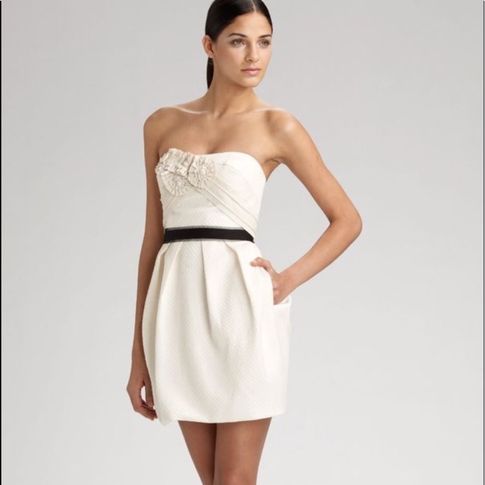 BCBG Ivory strapless quilted cocktail dress sz0